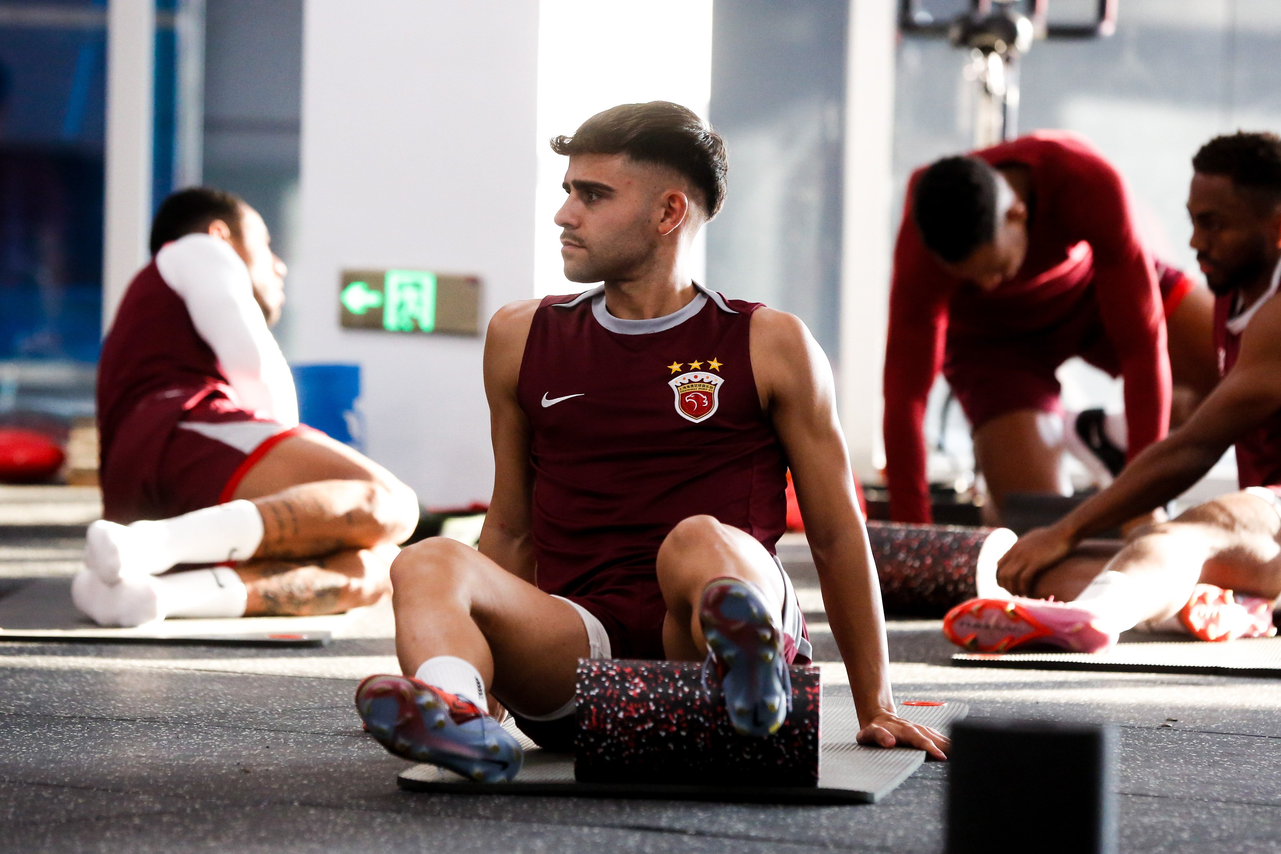 包含亚眠球员遭遇连败,训练备战调整士气的词条 包含亚眠球员遭遇连败,训练备战调整士气的词条