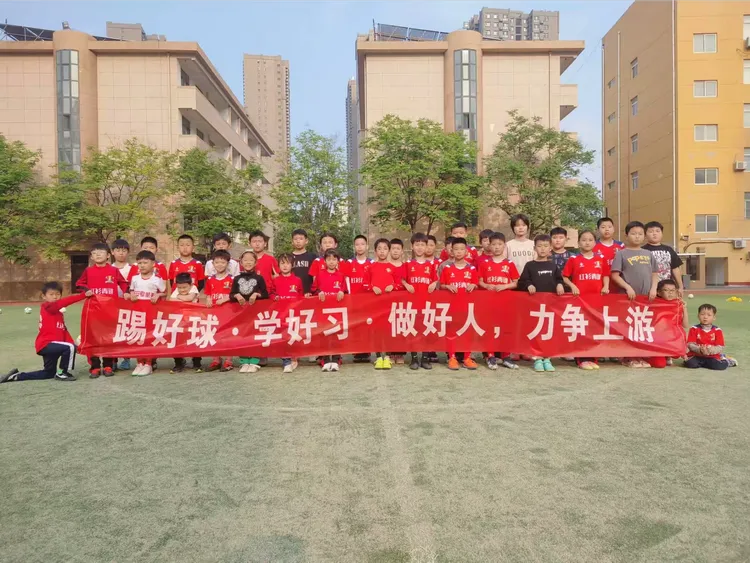 力求完美！队伍在赛场上追求团队默契和个人突破